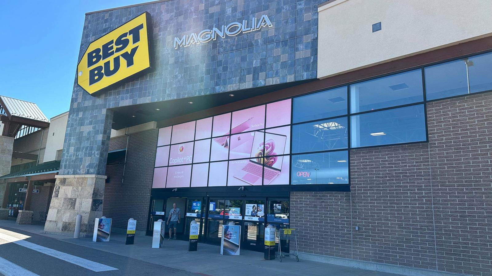 Black Friday: What time do stores open?