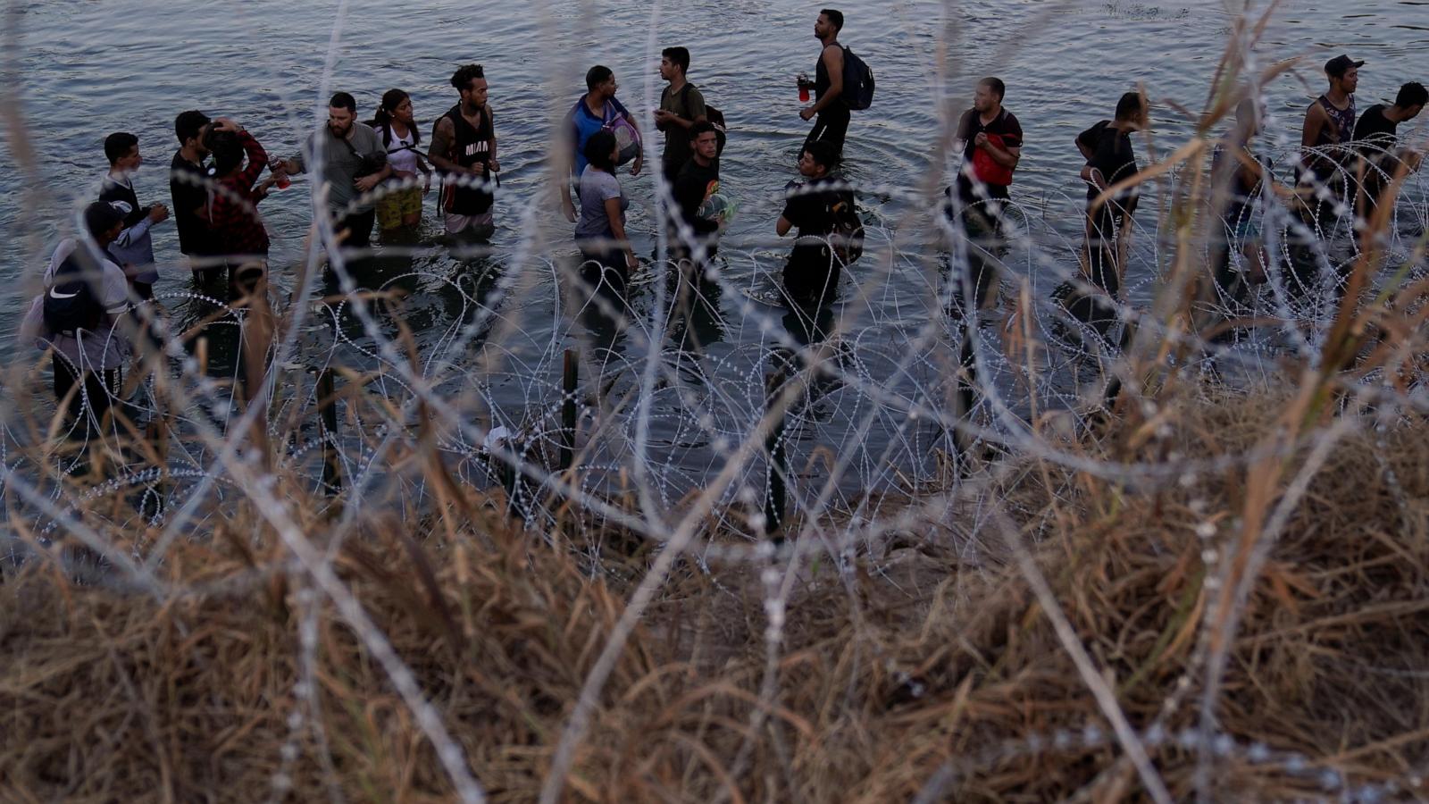 Court backs Texas over razor wire installed on US-Mexico border