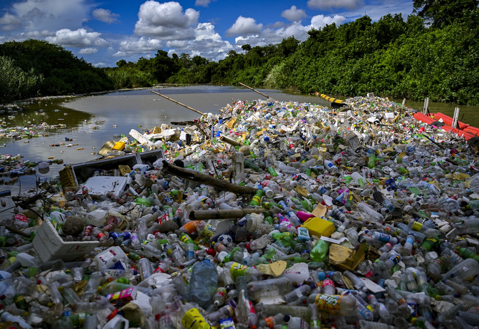 Over 100 countries want an ambitious plastics treaty. Oil-producing nations are getting in the way.