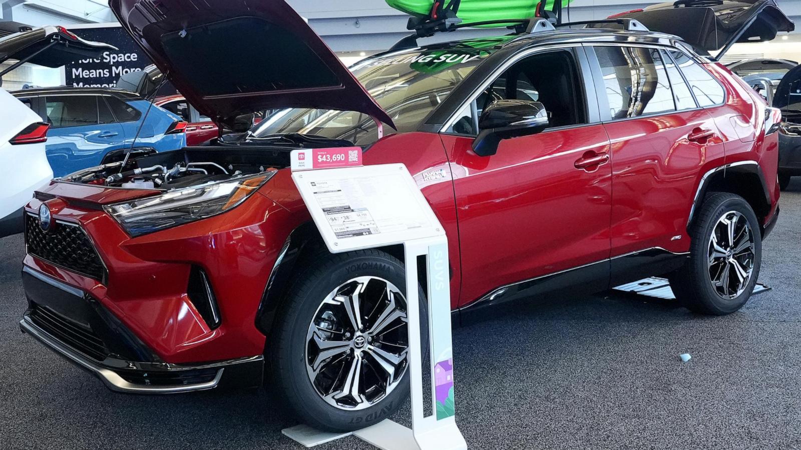 Consumer Reports survey finds electric vehicle reliability improving but lagging gas models