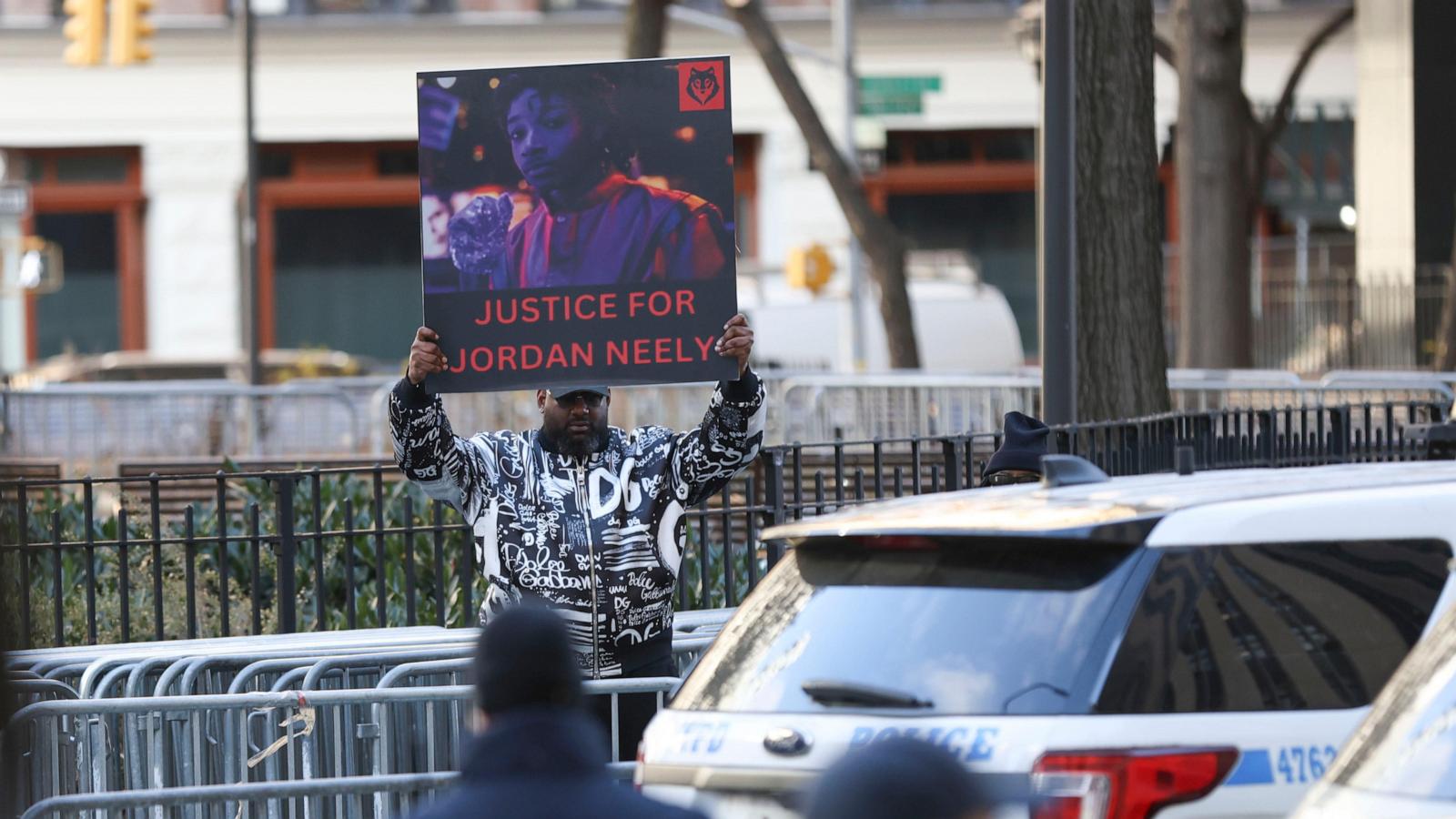 Judge urges NYC subway chokehold jury to keep deliberating after it struggles to reach verdict
