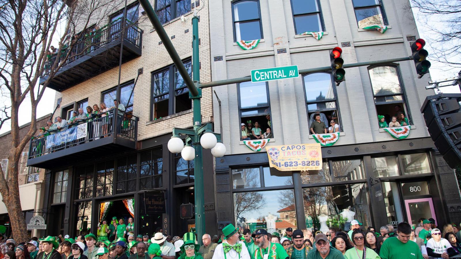 Thousands crowd Arkansas city for world's shortest St. Patrick's Day parade