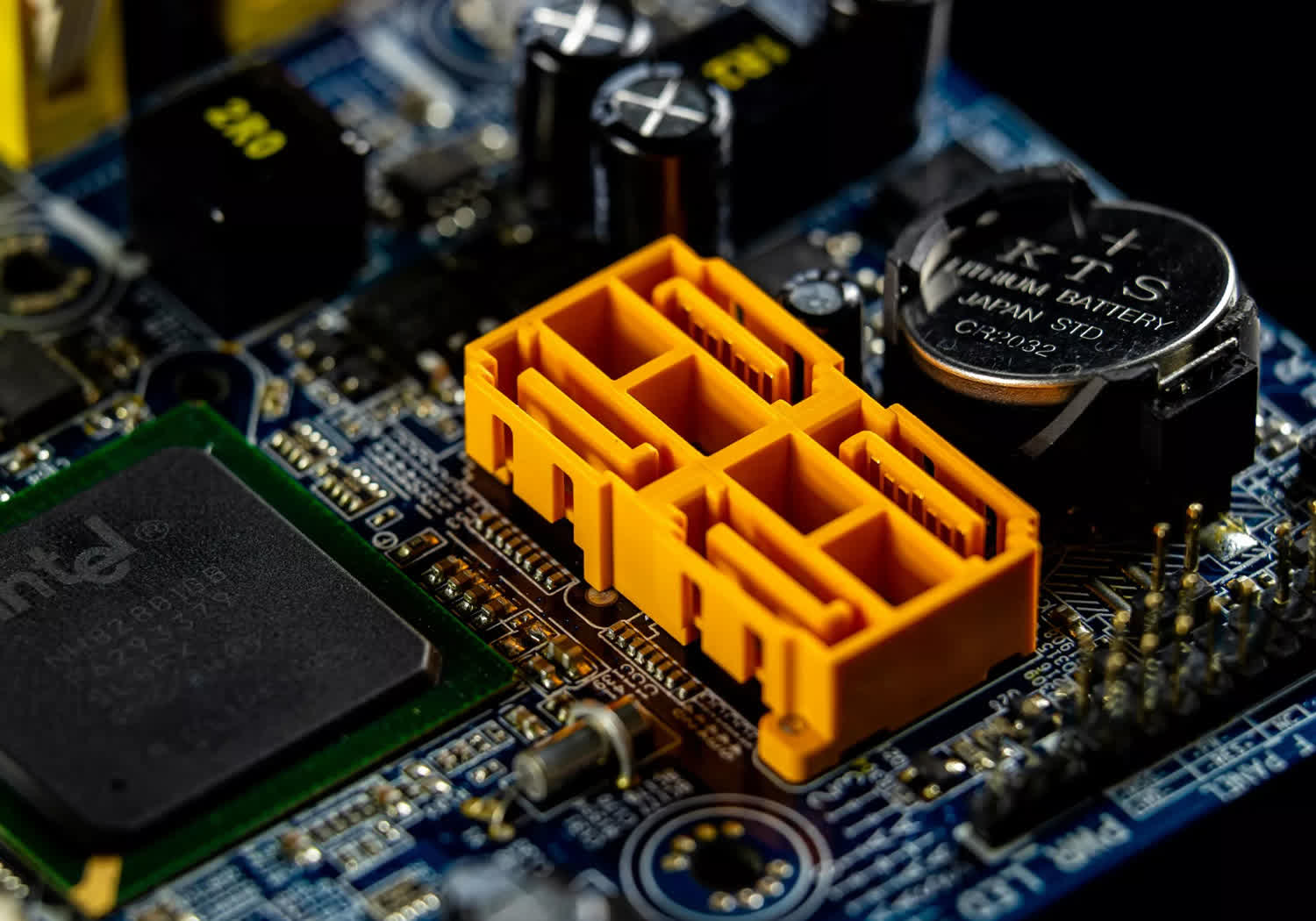 If your PC has two SATA drives installed and running, which one is the master?