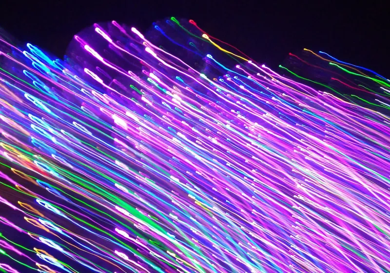 Ultra-fast fiber sets global speed record: 1.02 petabits per second over continental distance