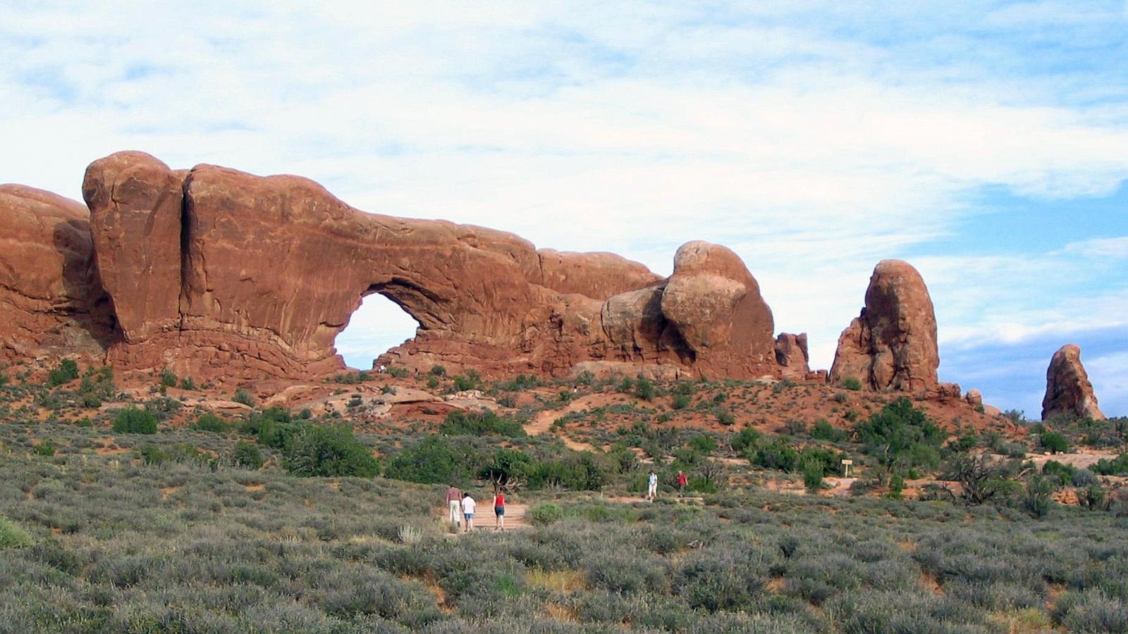 Hiker dead after fall at Utah's Arches National Park
