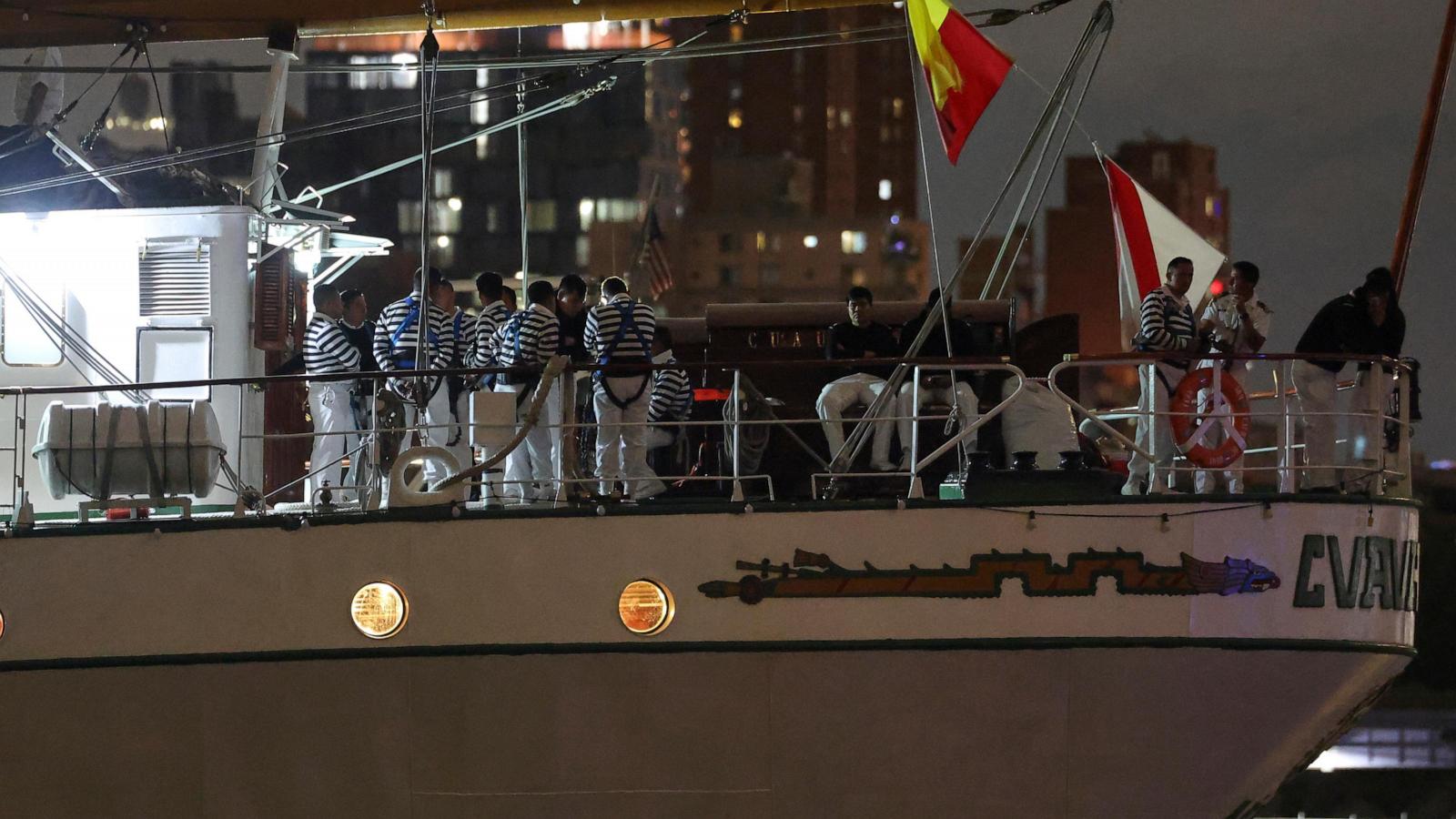 Mexican tall ship strikes Brooklyn Bridge, snapping masts and injuring sailors