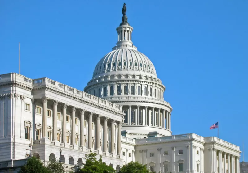 US Senators introduce bipartisan bill to enable third-party app stores on iPhones