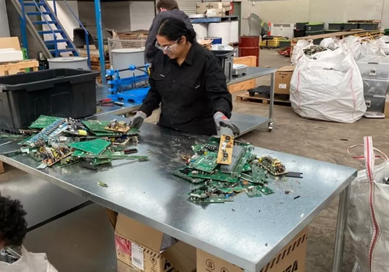 Breakthrough non-toxic method developed to extract gold from e-waste