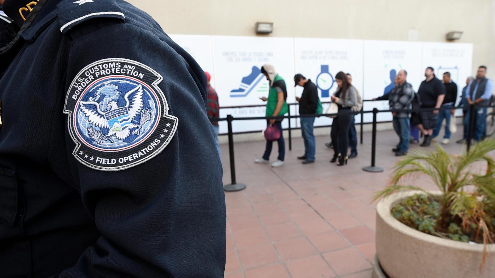 2 customs officers plead guilty to allowing drugs to enter US through their lanes