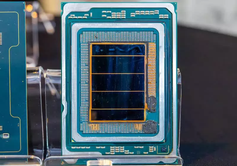 Intel Clearwater Forest: 288-core all-E-core Xeon CPU debuts on 18A process