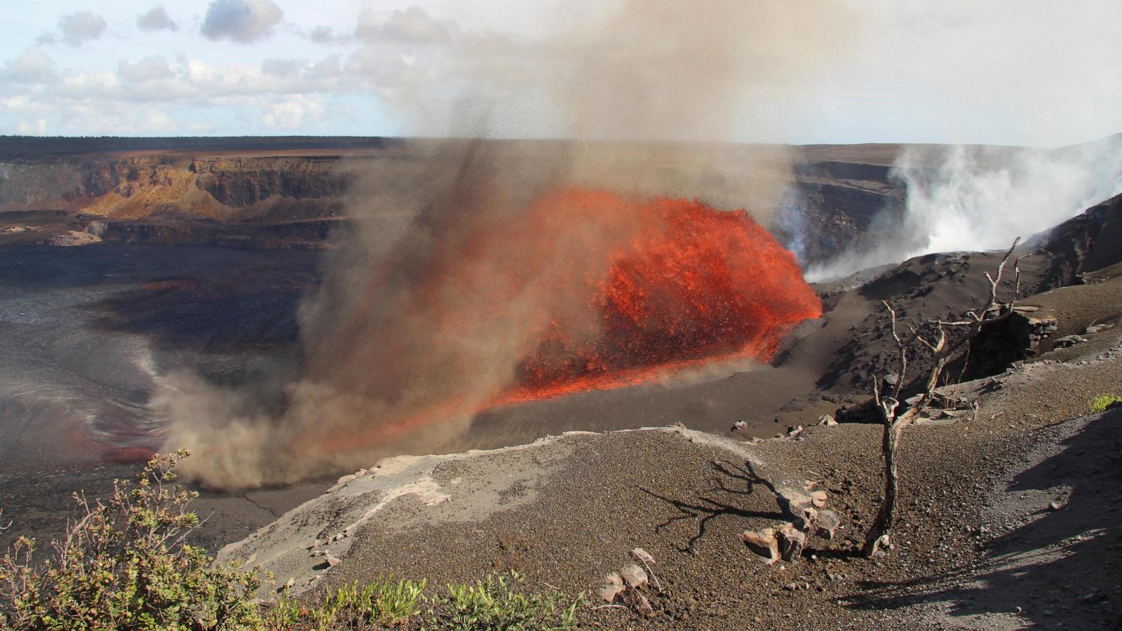 Hawaii's Kilauea volcano shoots lava for the 31st time since December