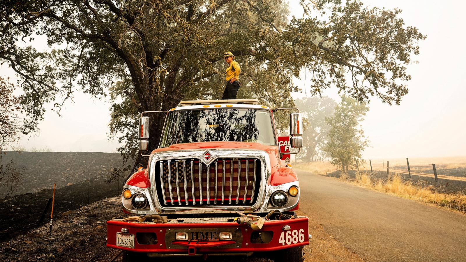 Firefighters and weather are stabilizing Oregon wildfire. Flames so far spare California wineries