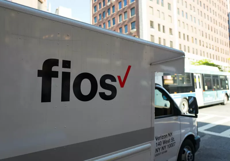 Verizon agrees to offer $20 broadband in California to win Frontier merger approval