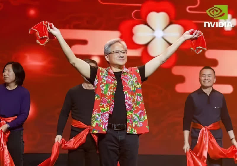 Nvidia boss Jensen Huang calls China "nanoseconds behind" the US in chips, but urges Washington to ease export rules