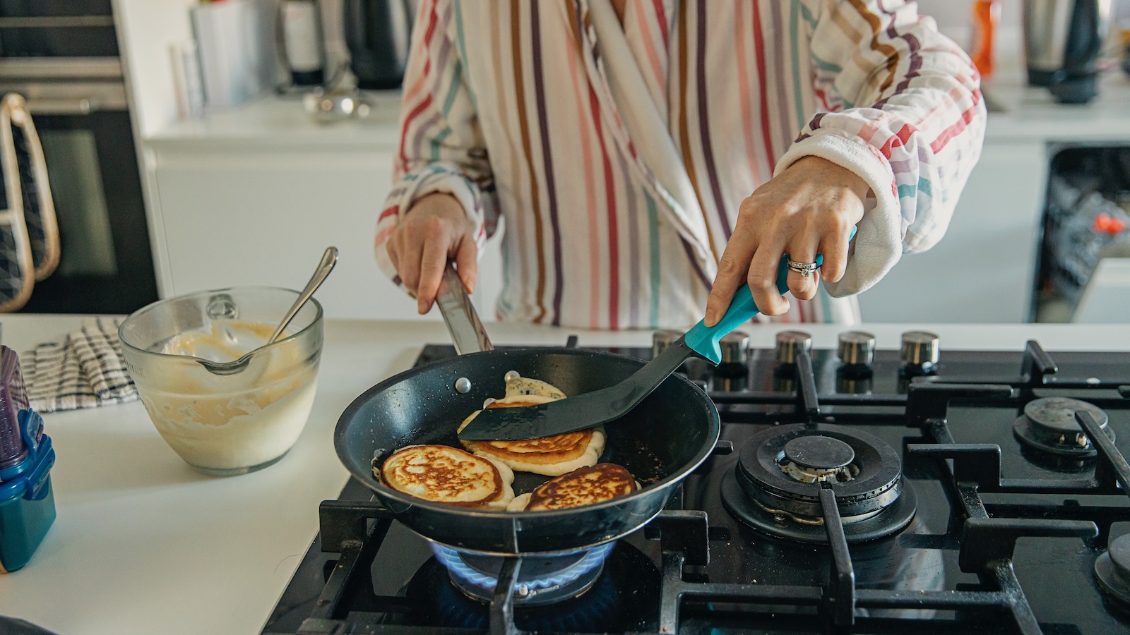 Gas stove makers quietly delete air pollution warnings as they fight mandatory health labels