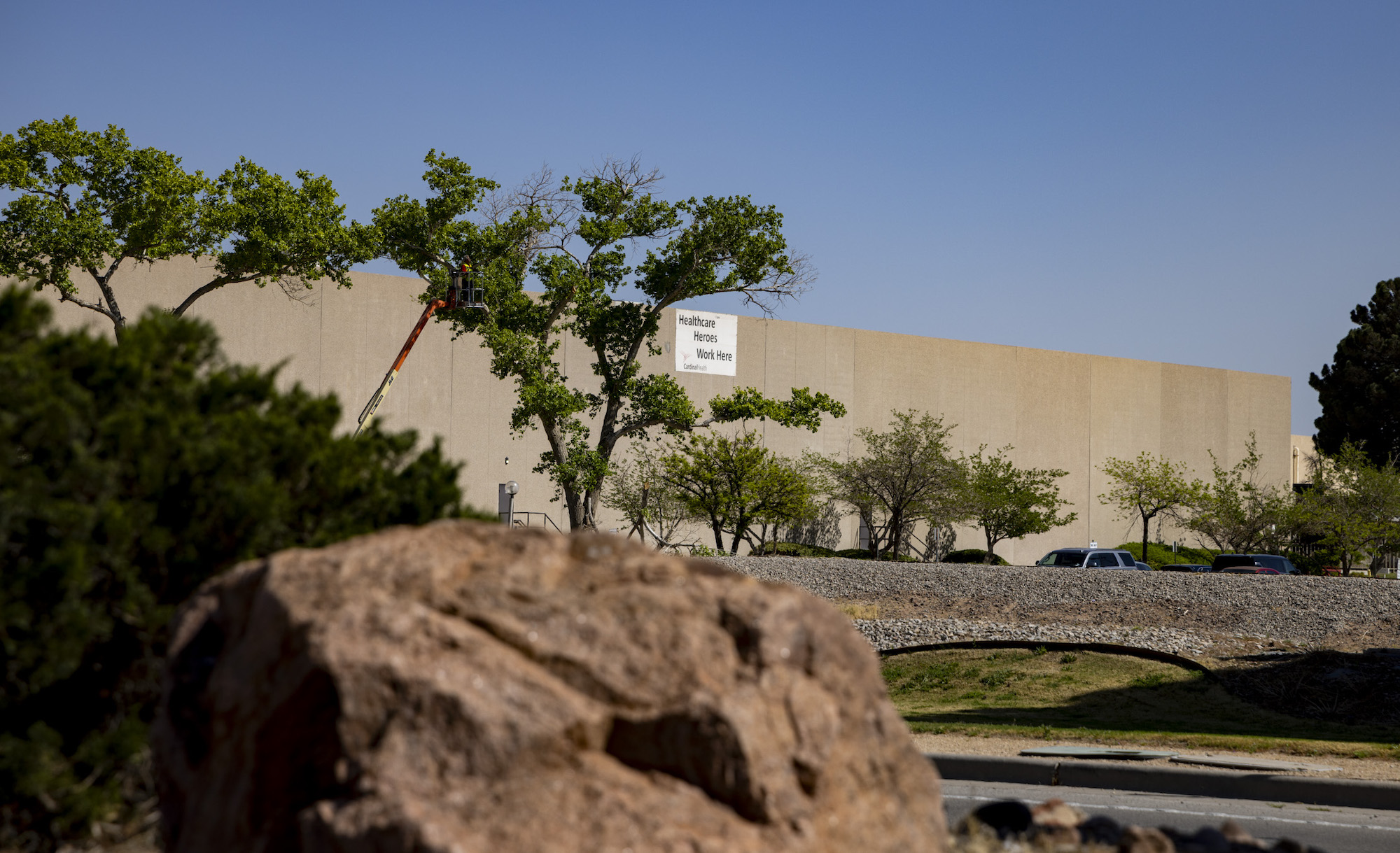 Breast cancer, dizziness, headaches: El Paso residents ask if a warehouse’s toxic emissions are to blame