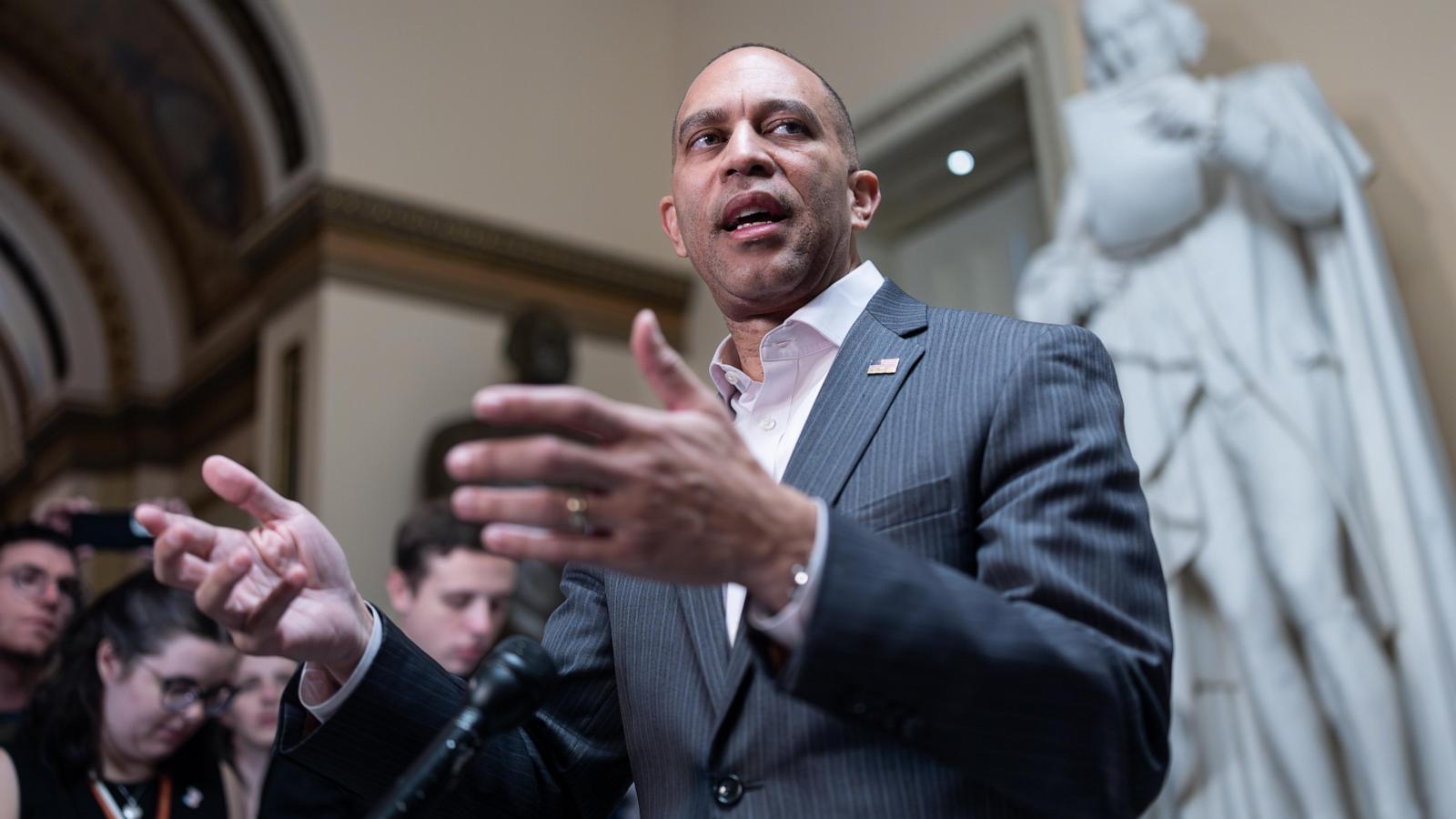 Jeffries backs Mamdani for NYC mayor months after primary