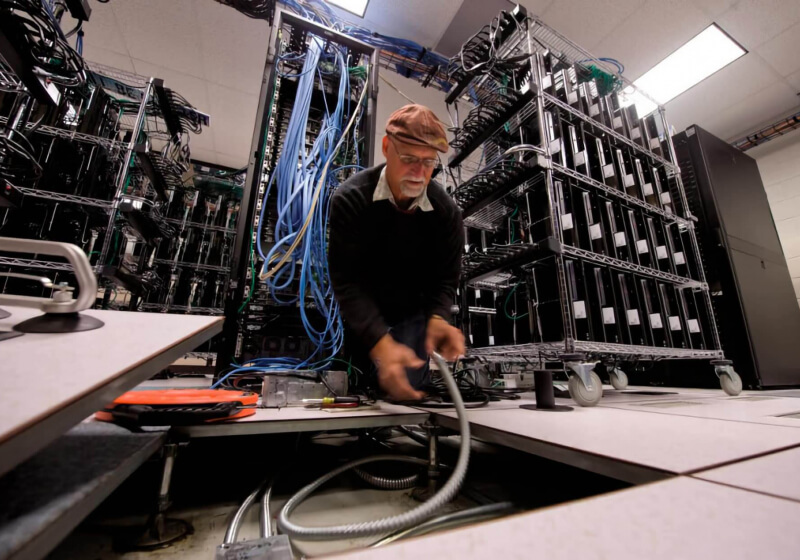 The US Air Force used over 1,000 game consoles to build a supercomputer in 2010. Which one did they choose?