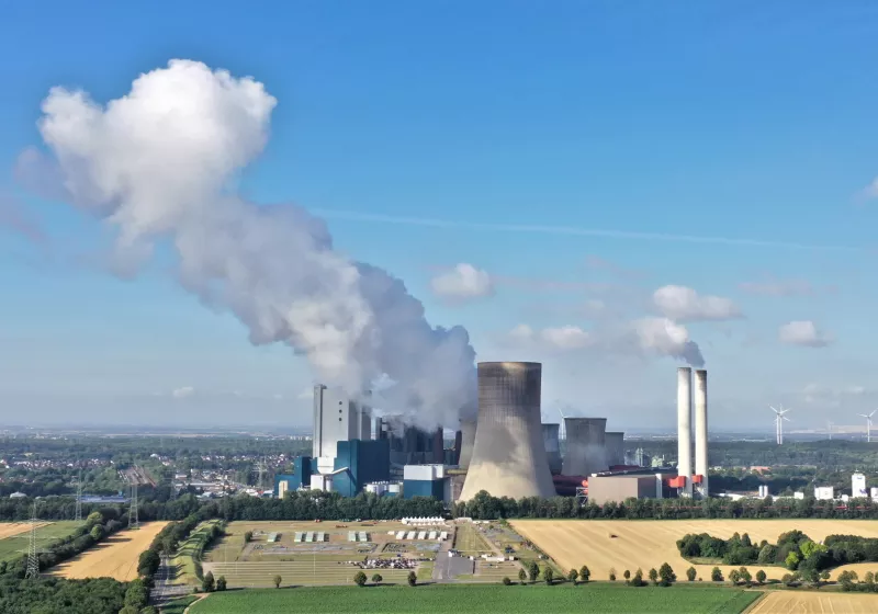 A new capture method relies on water and pressure to efficiently trap carbon emissions