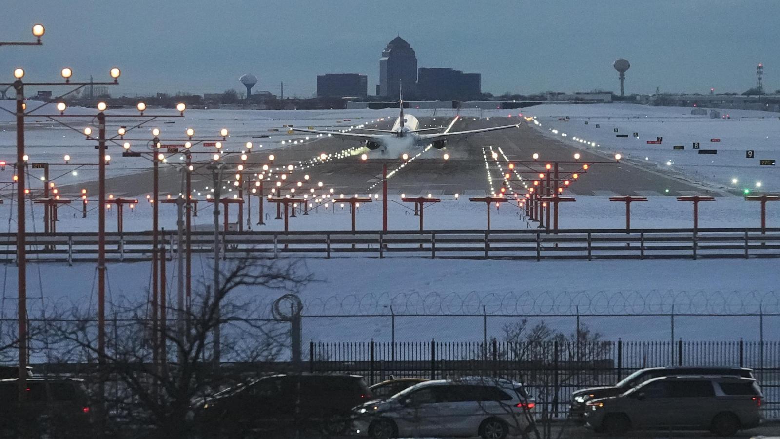 Winter storm snarls U.S. holiday travel across Northeast, Great Lakes