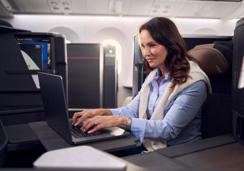 American Airlines teams up with AT&T to bring free Wi-Fi to all flights