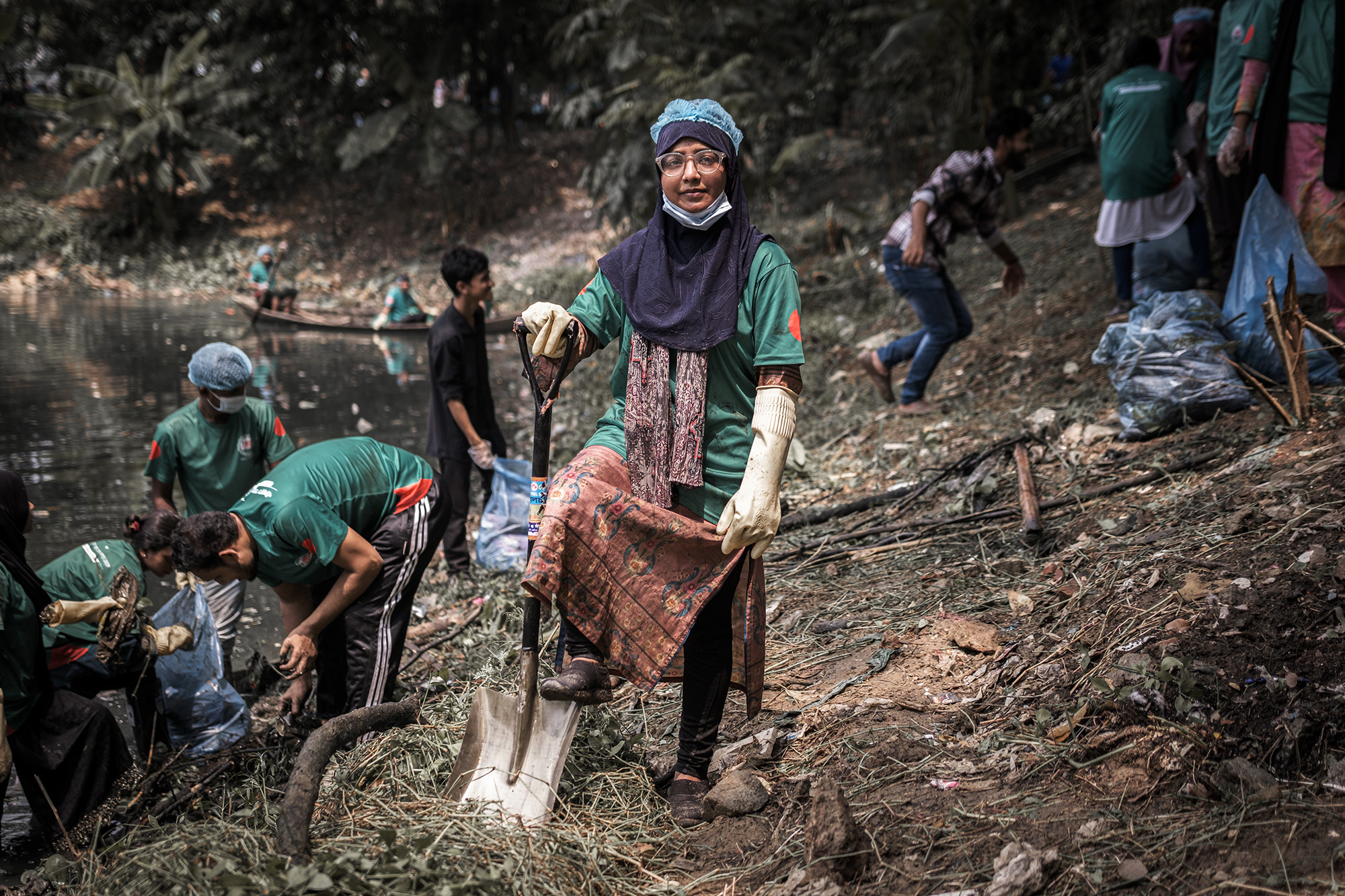 In Bangladesh, thousands of volunteers are battling climate-fueled disease at its source
