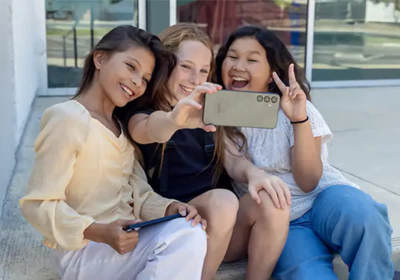 AT&T teams up with Samsung on the amiGO Jr. Phone, a smartphone built for kids