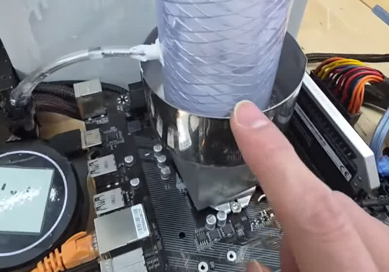 Modder builds a CPU cooler powered by "infinite" ice from a hacked ice maker