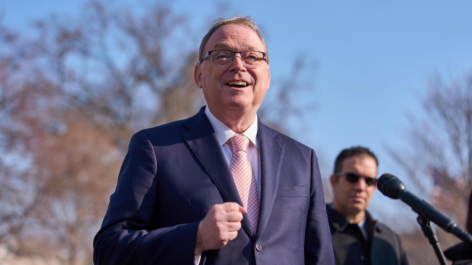 WH adviser Hassett urges 'discipline' for Fed economists over tariff study