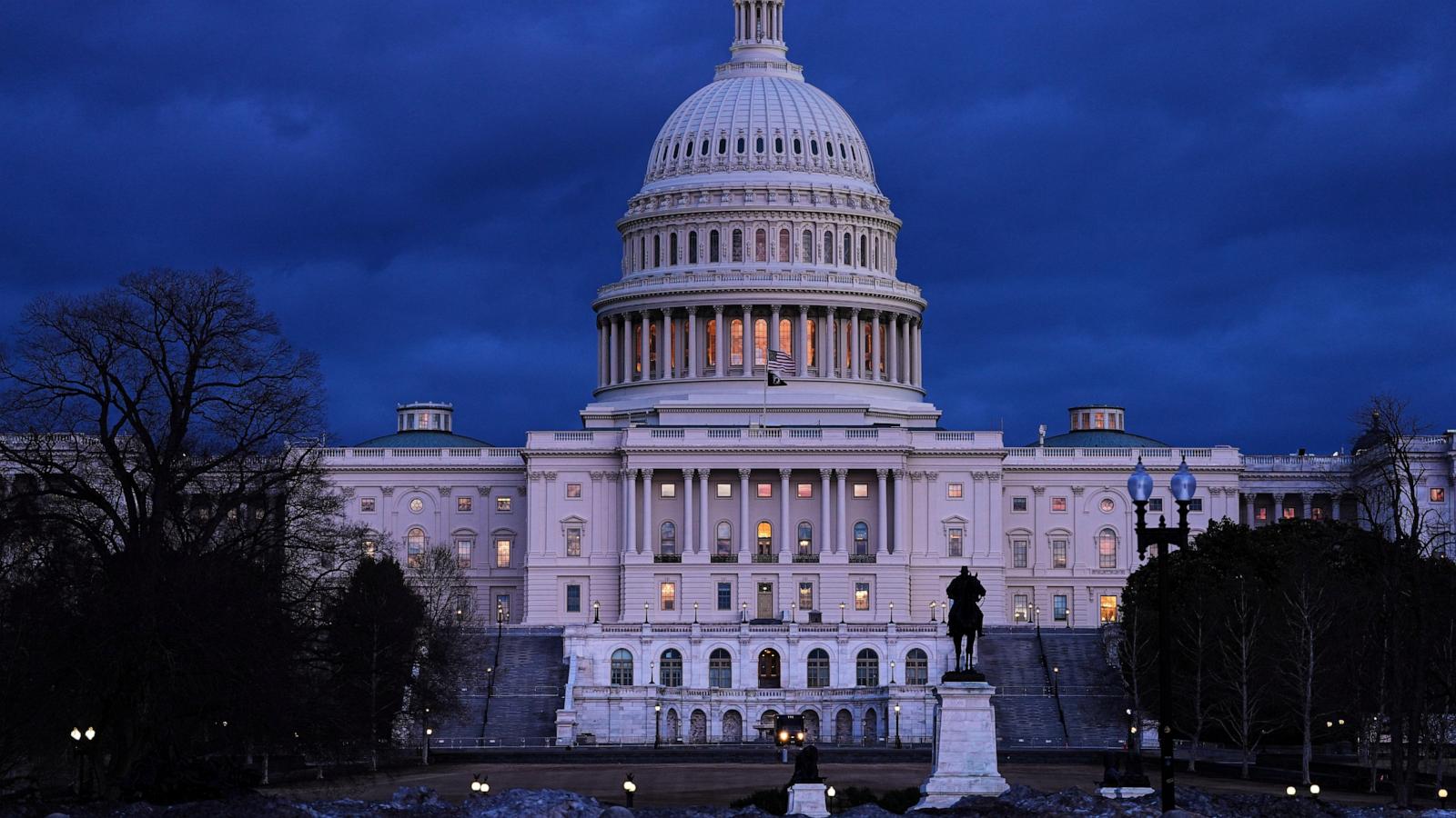 Trump's State of the Union will seek to calm voters' economic concerns ahead of midterm elections