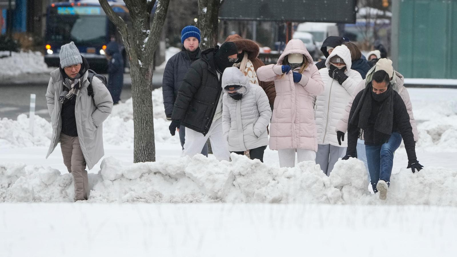 Blizzard warnings send East Coast scrambling to prepare for heavy snow and strong winds