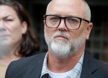 Feds move to dismiss charges against Army veteran who burned American flag near White House