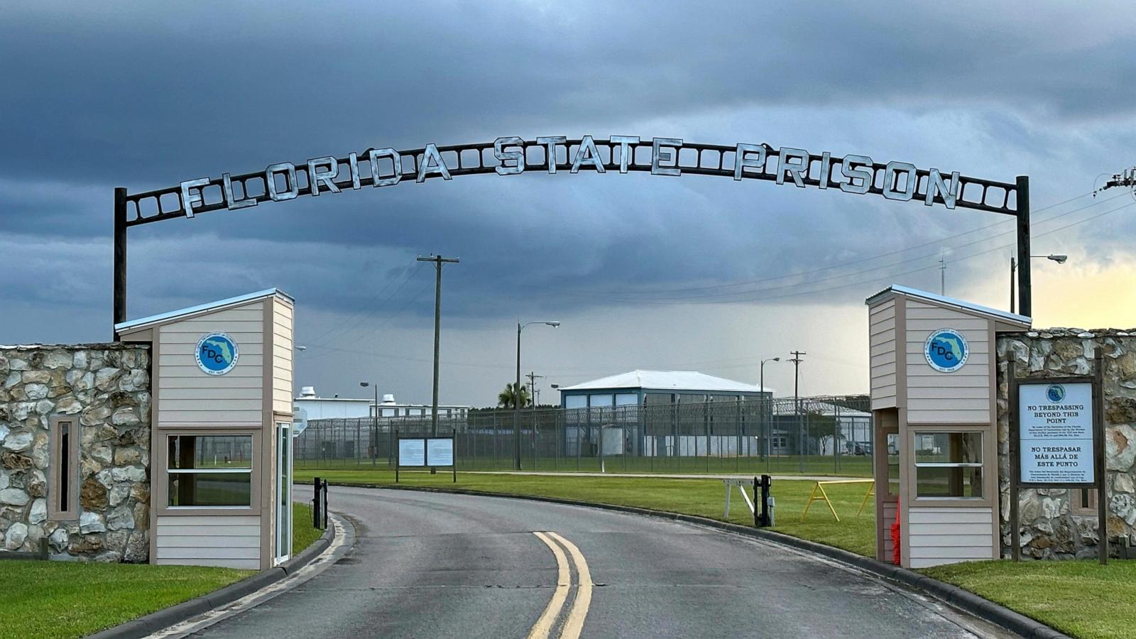 Florida court halts execution of police officer convicted of raping, murdering a girl