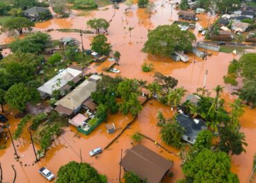 Hawaii suffers its worst flooding in 20 years and forecasters warn more rain is coming