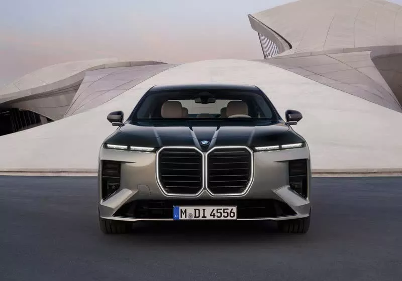 2027 BMW 7 Series gets new battery with increased range and super-fast DC charging