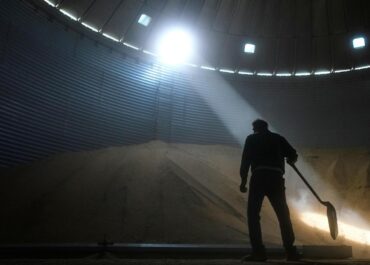 Already under financial pressure, Midwest soybean farmers are squeezed further by tariffs, Iran war