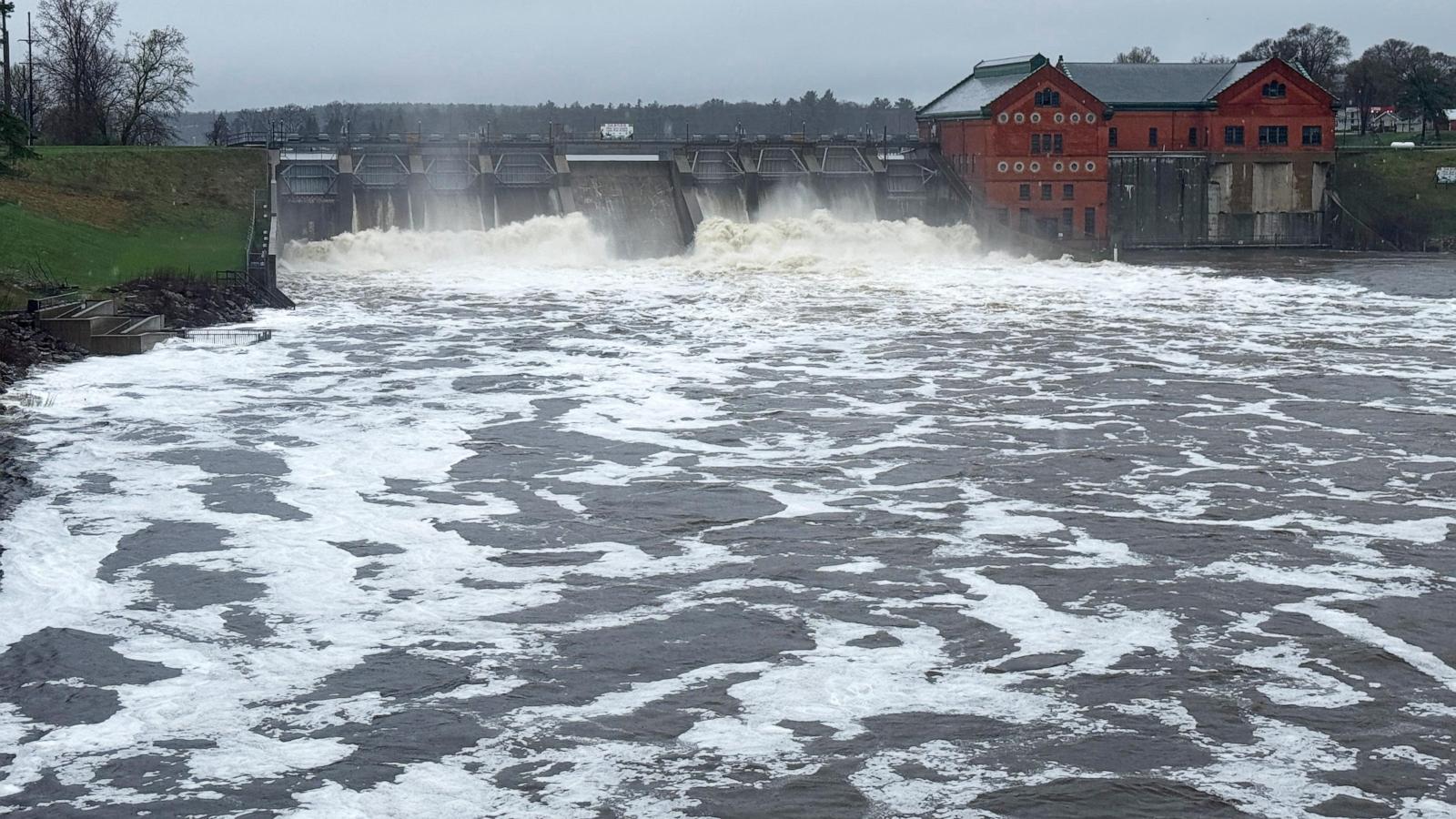 Severe storms continue to produce heavy rain, lightning and flooding across parts of US