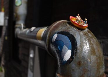 Miniature art transforms an alley into a surrealist wonderland at ‘Mississippi’s Tiniest Museum’
