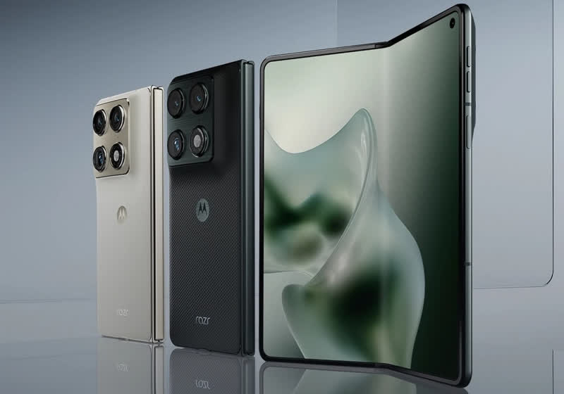Motorola Razr Fold takes on Samsung and Google with a strong first-gen debut