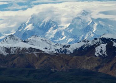 Conditions of 4 climbers who fell on Mount McKinley unknown as rescuers try to reach them