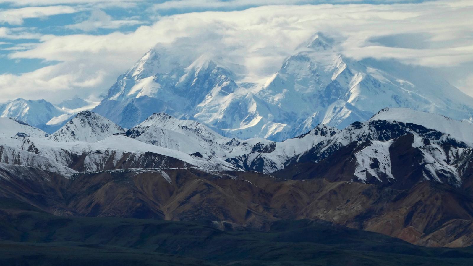 Conditions of 4 climbers who fell on Mount McKinley unknown as rescuers try to reach them