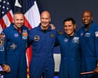 Nasa unveils astronaut crew for Artemis III mission – video