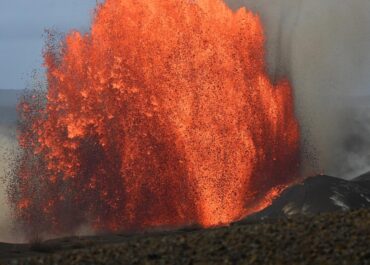 Hawaii’s Kilauea sets record for lava fountaining episodes