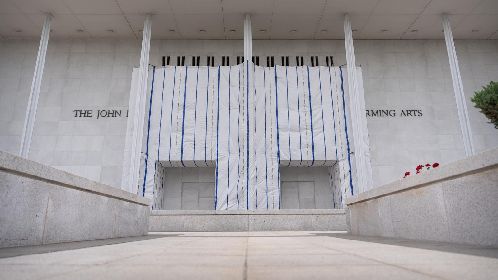 Democrat announces whistleblower allegations of construction problems at Kennedy Center