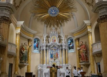 Latin Mass, but faithful to the pope: A Minnesota church shows a different way during schism crisis