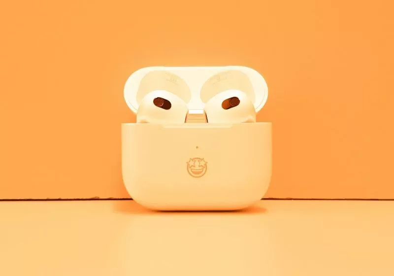 Leaked video shows Apple's camera-equipped AirPods identifying a book by sight