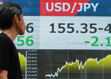 US dollar weakens sharply against the Japanese yen after market interventions