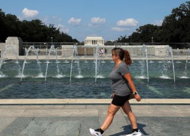 World War II Memorial in DC vandalized with bubbles, graffiti