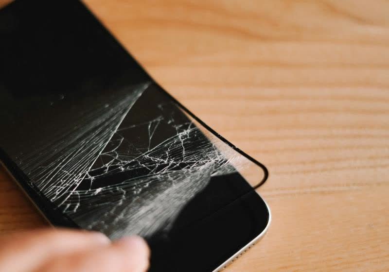 Apple's new hardware chief says seeing screen protectors used on iPhones makes his "skin crawl"