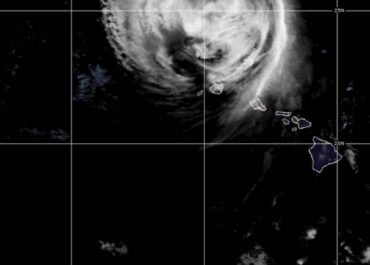 Hawaii’s western islands hit by fierce winds and heavy rain from Hurricane Lowell